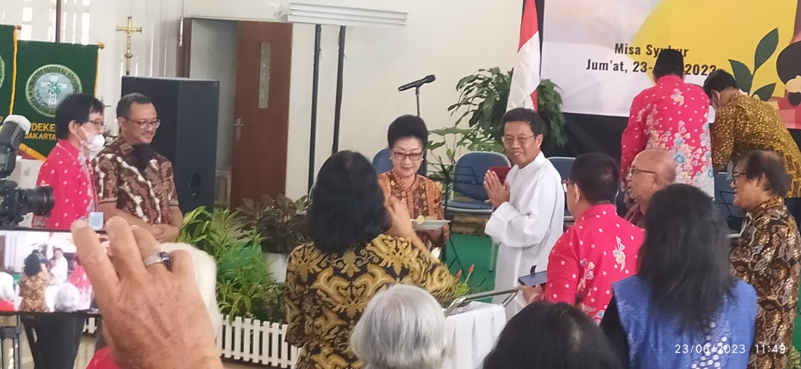 Pemotongan Tumpeng Halun oleh Romo dan Ketua Panitia PAKAI